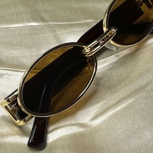 Oval sunglasses